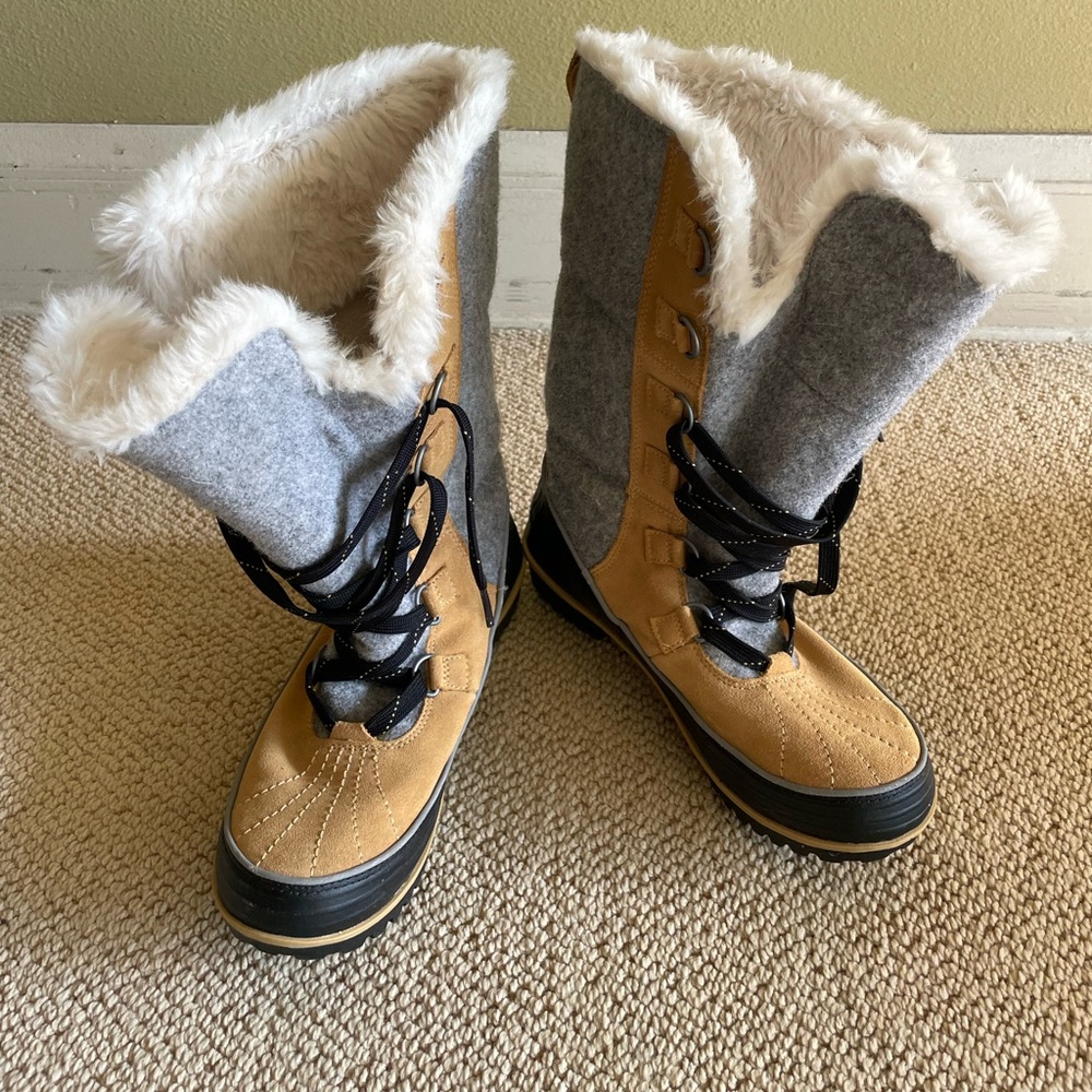 NEW NEVER WORN SOREL Boots